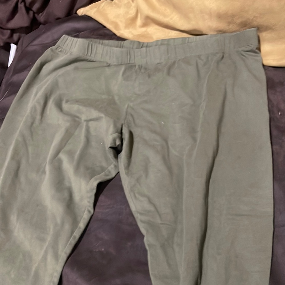 Green leggings